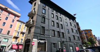 Spunta un edificio verniciato di nero, il quartiere di Milano insorge: “Ma come si fa?”. Consigliere di Municipio scrive a Sala – Video