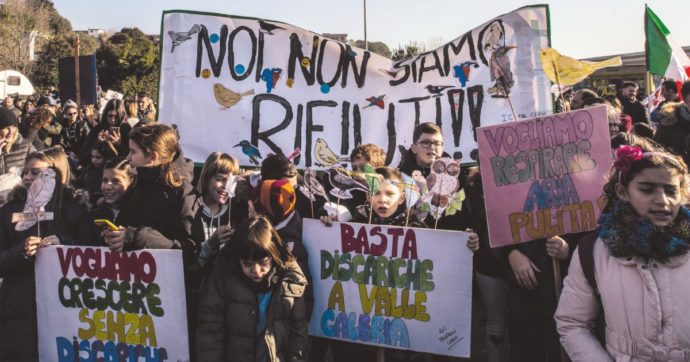 Copertina di “Autorizzazioni manipolate”: così la dirigente del Lazio decise la discarica della Capitale