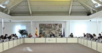 Copertina di Spagna, sì alla legge su eutanasia e suicidio medicalmente assistito: il Parlamento approva con 202 favorevoli e 141 contrari