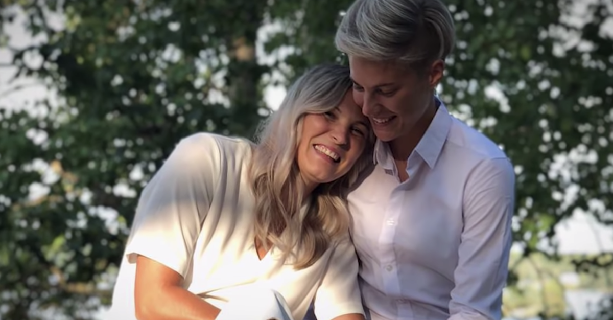 Juventus Women, la gioia di Lina Hurting: “Io e mia mia moglie Lisa Lanzt aspettiamo un figlio” (VIDEO)