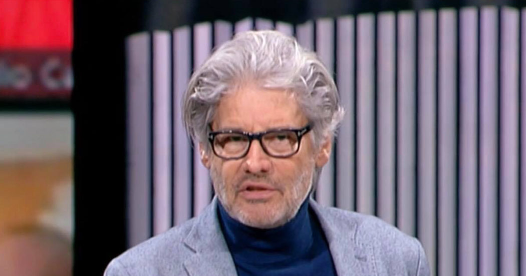 La gaffe di Paolo Del Debbio su Rete 4. Dà la linea a Nicola Porro ma c’è Mario Giordano, poi si scusa: “Ho una certa età”