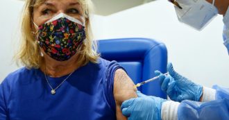 Covid, il report Iss testimonia i primi effetti dei vaccini: “Trend dei casi in calo tra gli operatori sanitari e gli over 80” – I grafici