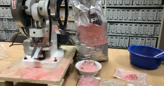 Copertina di La polizia francese esulta: “Abbiamo sequestrato ecstasy”. Ma erano caramelle alla fragola