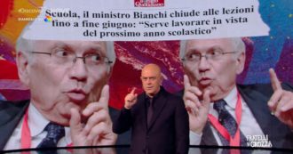 Copertina di Crozza, il monologo dedicato alle madri: “In questo momento ci sono 5 milioni di bambini a casa. E le donne diventano come la dea Kali…”