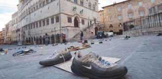 Copertina di Cortei e scioperi della fame: genitori in piazza