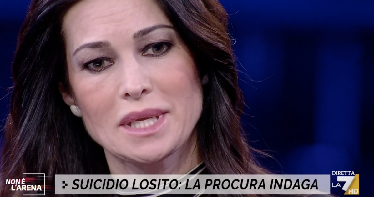 Manuela Arcuri: “Se Gabriel Garko ha finto con me, allora sono stata illusa. Alla Ares non c’era alcun controllo su di noi”