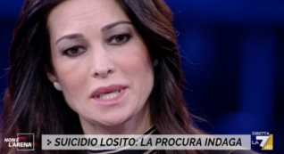 Copertina di Manuela Arcuri: “Se Gabriel Garko ha finto con me, allora sono stata illusa. Alla Ares non c’era alcun controllo su di noi”