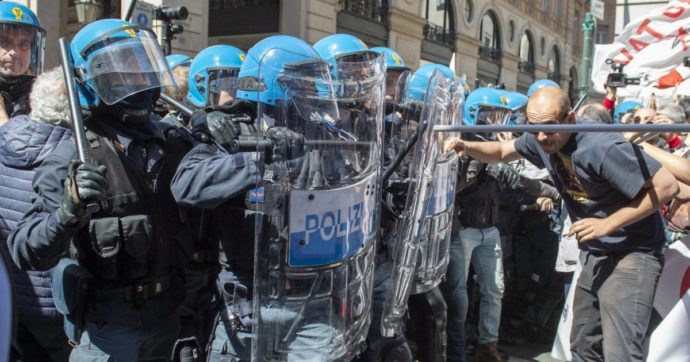 Torino, scontri al corteo 1 maggio 2019: tredici misure cautelari per militanti del centro sociale Askatasuna