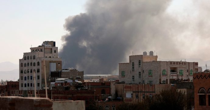 Guerra in Yemen, l’Arabia Saudita propone un cessate il fuoco ai ribelli Houthi. Ma loro rifiutano: “Mettete fine all’aggressione”