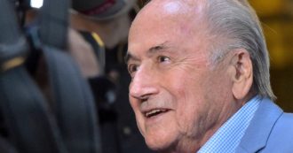 Copertina di Fifa, l’ex numero uno Joseph Blatter squalificato da tutte le attività per 6 anni e 8 mesi per “varie violazioni del codice etico”