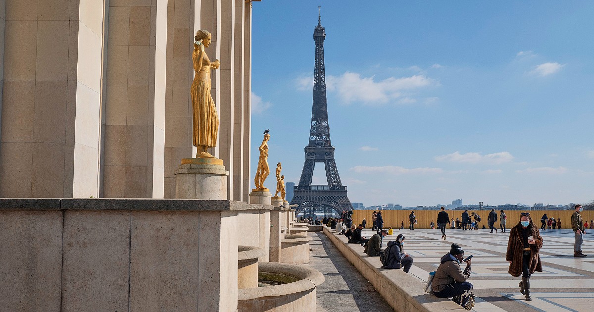 France, 208 thousand infections in 24 hours: this did not happen very often.  Also recorded in Denmark: more than 23 thousand cases.  Poland: nearly 800 deaths in one day