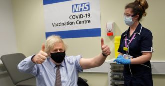 Londra, dietro al record di somministrazioni di vaccini non solo medici ed esercito. Così Uk ha formato 80mila volontari per le iniezioni