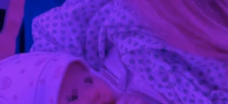 Copertina di Vittoria Lucia Ferragni: ecco perché è nata illuminata da una luce viola