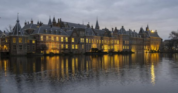 Olanda, allarme bomba rientrato al Parlamento dell’Aia: revocata la chiusura del palazzo