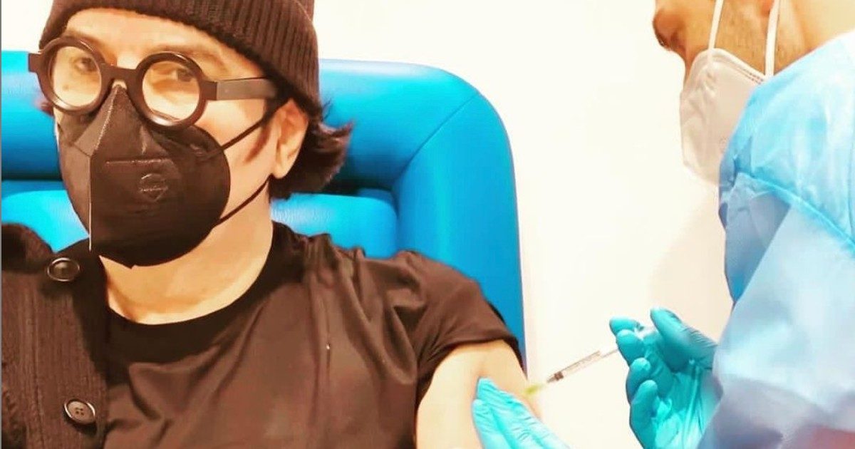 Renato Zero si è vaccinato contro il Covid: “Il paziente ‘Zero’ vuole cantare per voi ancora per tanto tempo”