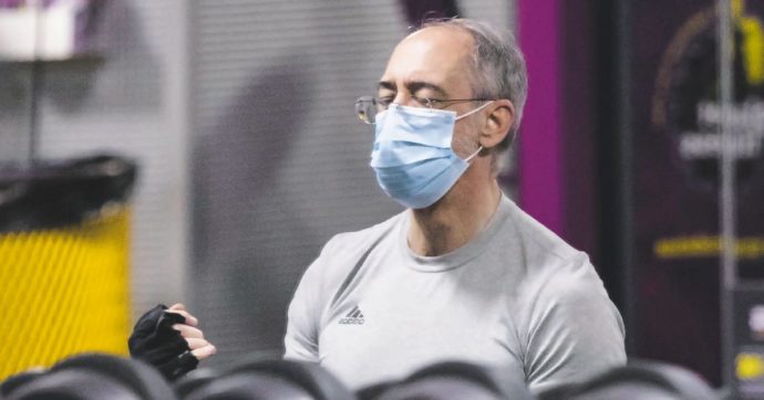 Il re è  nudo e va in palestra. Così si aggira la zona rossa