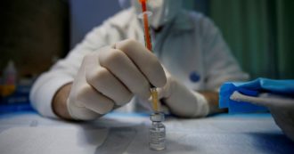 Copertina di Dosi, Regioni e hotspot: l’accelerazione che non c’è