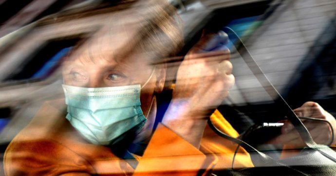 Merkel revoca lockdown e si scusa: “Ho sbagliato”