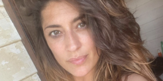 Copertina di Elisa Isoardi nominata dal “Sun”: “È incantevole in bikini”. Ma ecco perché