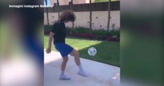 Copertina di Madame, non solo cantante: ecco le sue prodezze con il pallone – Video