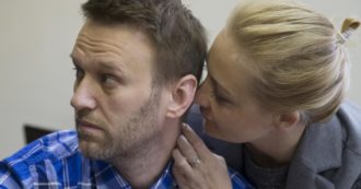 Copertina di Navalny, la moglie Yulia: “Putin ha incarcerato Alexei perché vuole restare sul trono. È vendetta personale”