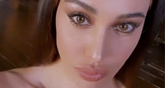 Copertina di Belen Rodriguez si sfoga: “Le mutande le cambio più spesso degli uomini”