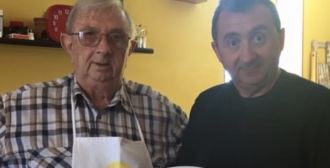 Copertina di Roberto Bicocchi, morto per Covid il papà del comico Vito. Pierluigi Bersani commosso: “Con te se ne va un mondo”