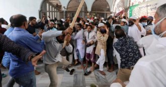 Copertina di Arriva Modi, musulmani infuriati