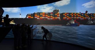La nave Ever Given disincagliata: riprende la navigazione nel Canale di Suez