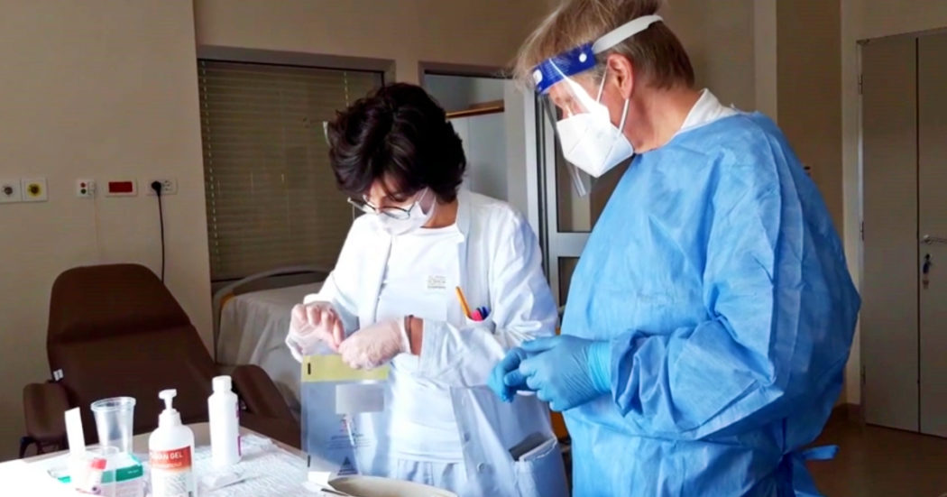 Cremona, nell’ospedale dove si sperimentano le dosi del vaccino italiano Reithera: “Ecco come funzionano i test”. I volontari: “Massima fiducia”