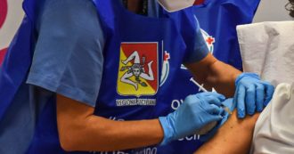 Copertina di Vaccini, in Sicilia somministrazioni in chiesa il sabato santo: coinvolte oltre 400 parrocchie, dosi per i fedeli tra i 69 e i 79 anni