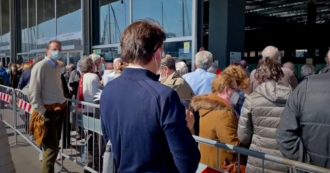 Copertina di Genova, folla e code di anziani fuori dall’hub vaccinale a poche ore dall’inaugurazione con Toti e Figliulo