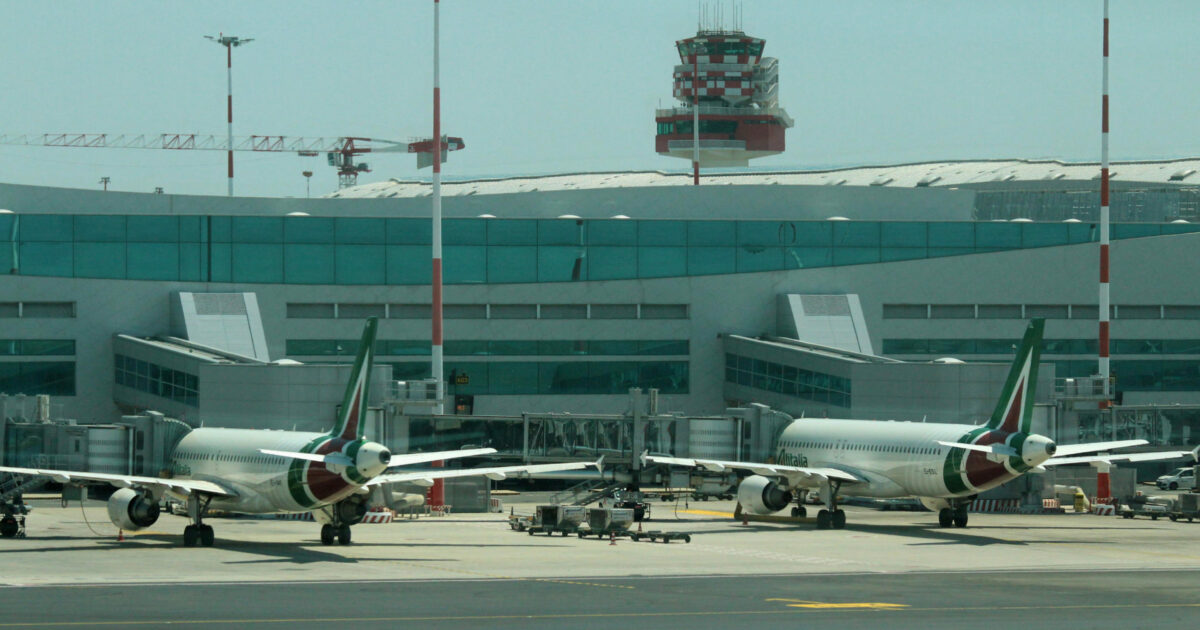 operaio muore cadendo dal tetto di un8217officina dell8217aeroporto di fiumicino