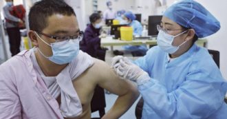 Vaccino Covid, la scelta della Cina: priorità agli under 60, le restrizioni hanno già protetto gli anziani. Le pressioni del Partito (che non diffonde i dati)