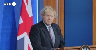 Copertina di Il Regno Unito allenta le misure, ma Johnson specifica: “Viaggi ancora vietati. Dobbiamo rimanere cauti”