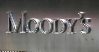 Copertina di Moody’s multata per i suoi conflitti di interessi. Assegnati rating a società in cui i soci dell’agenzia avevano partecipazioni oltre il 10%