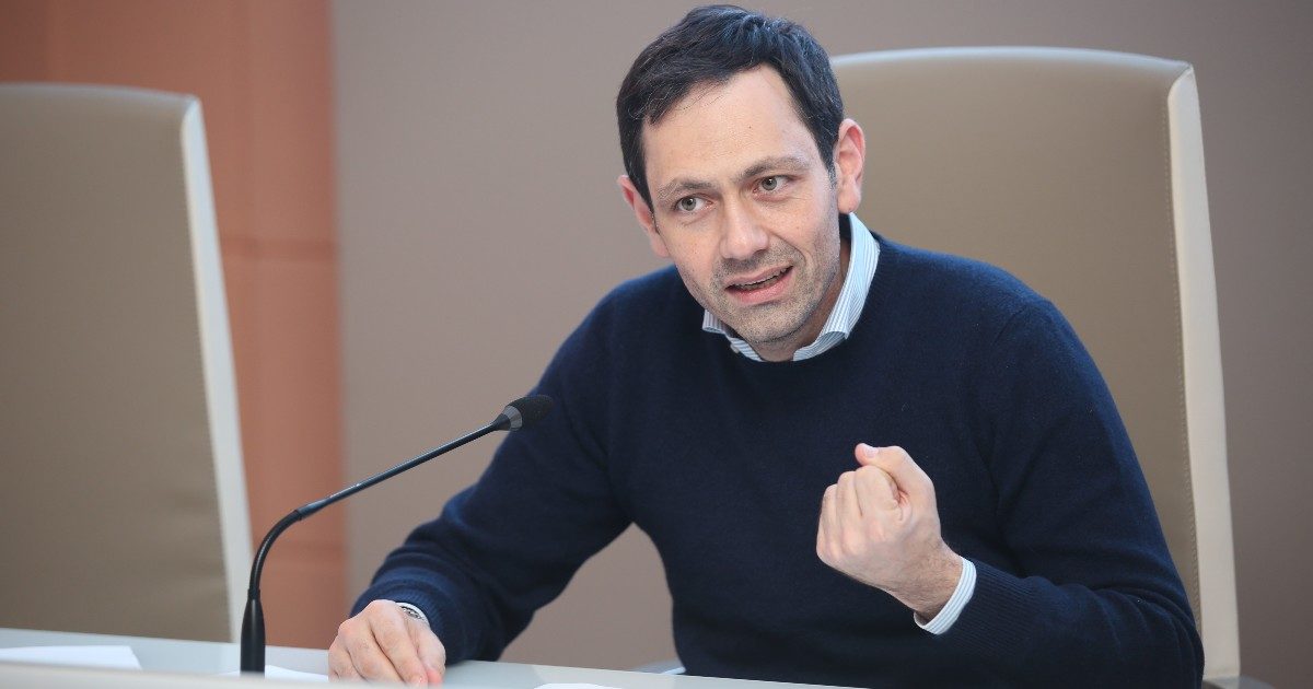 Sicilia, l’inchiesta sui dati Covid falsati e le accuse all’assessore Razza: “Illeciti commessi con l’avallo della politica. Scellerato disegno, ne paga il prezzo la popolazione”
