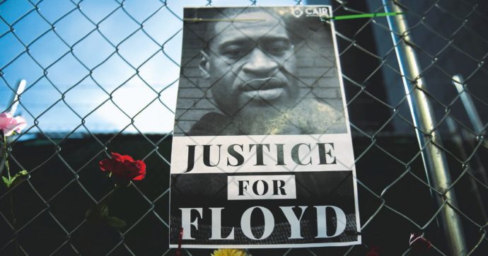 Copertina di Floyd, l’America rivive la tragedia: i 9 minuti finali in diretta sul web