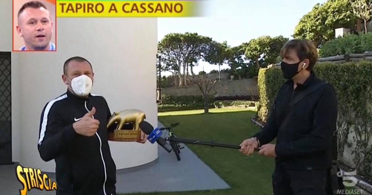 Striscia la notizia, Tapiro d’Oro per Antonio Cassano: “Io non sarò bello ma Totti è peggio”