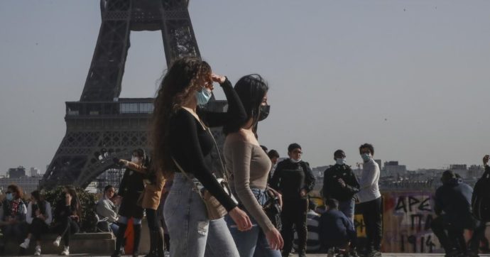 Francia, la regione di Parigi la più colpita: 1500 persone in rianimazione. L’appello dei sanitari: “Rischio è dover scegliere i pazienti”