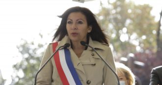 Francia, la sindaca di Parigi vuole chiudere le scuole: “Situazione gravissima”. Macron parla alla nazione