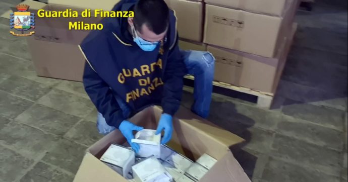 Sequestrate 60 milioni di mascherine “Acquistate da Arcuri, erano pericolose”