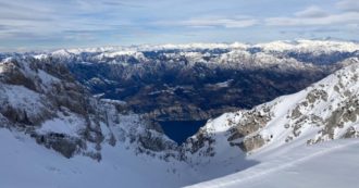 Copertina di Monte Baldo, una croce in legno alta 18 metri per Wojtyla. Gli ambientalisti insorgono: “Con tanti fedeli, conseguenze sull’ecosistema”