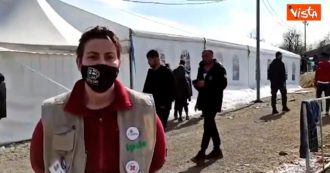 Copertina di Migranti in Bosnia, l’appello della Caritas: “Focolai di Covid nei campi profughi, le condizioni igieniche sono drammatiche”