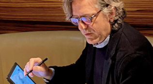 Copertina di Giorgio Locatelli: “Il mio ristorante a Londra già pieno per 4 settimane. La gente vuole uscire, non ce la fa più”