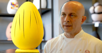 Copertina di A Roma il pasticciere che trasforma le uova di Pasqua in opere d’arte. Walter Musco: “Sono un autodidatta, avevo una galleria negli anni ’90”