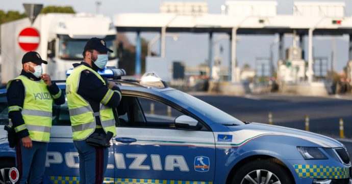 Milano, 10 arresti per traffico di esseri umani: “Chiedevano 500 euro a ciascun migrante per passare il confine con la Francia”