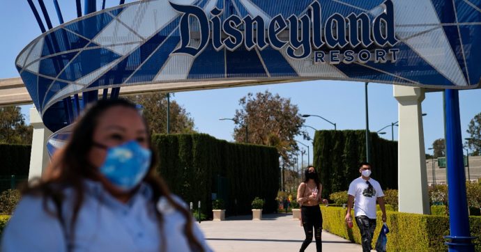 Usa, la California riapre i parchi divertimento: obbligo di mascherina e ingressi legati alle fasce di rischio delle contee