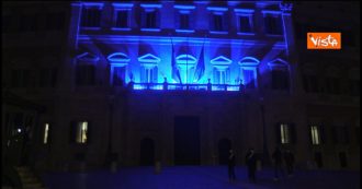 Copertina di Giornata mondiale dell’autismo, le facciate di Palazzo Chigi e Montecitorio illuminate di blu. Le immagini