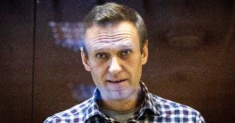 Copertina di Navalny trasferito in carcere ancora più duro: almeno un anno in cella di isolamento. “Colpa della mia incorreggibilità”